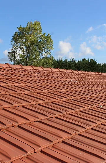 Toiture en tuiles rouges