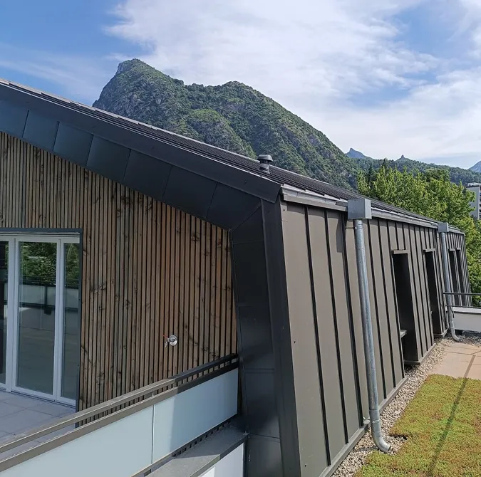 Façade bois moderne en montagne